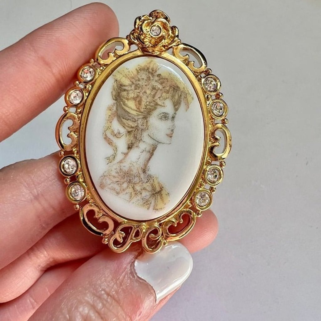Vintage Gold Toned Victorian Style Lady Cameo Rhinestone Oval Estate Brooch
